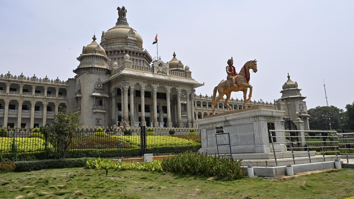 Karnataka issues order restricting Vande Mataram to two stanzas in State functions