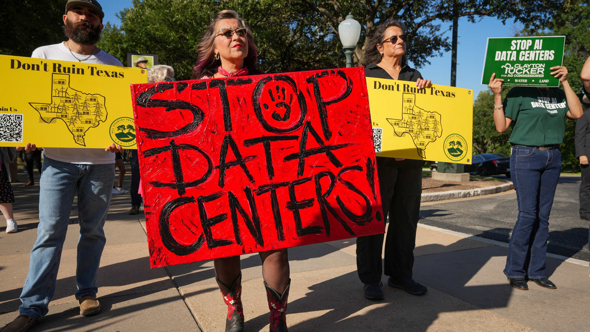 Texas turning blue may hinge on Democrats harnessing data center opposition
