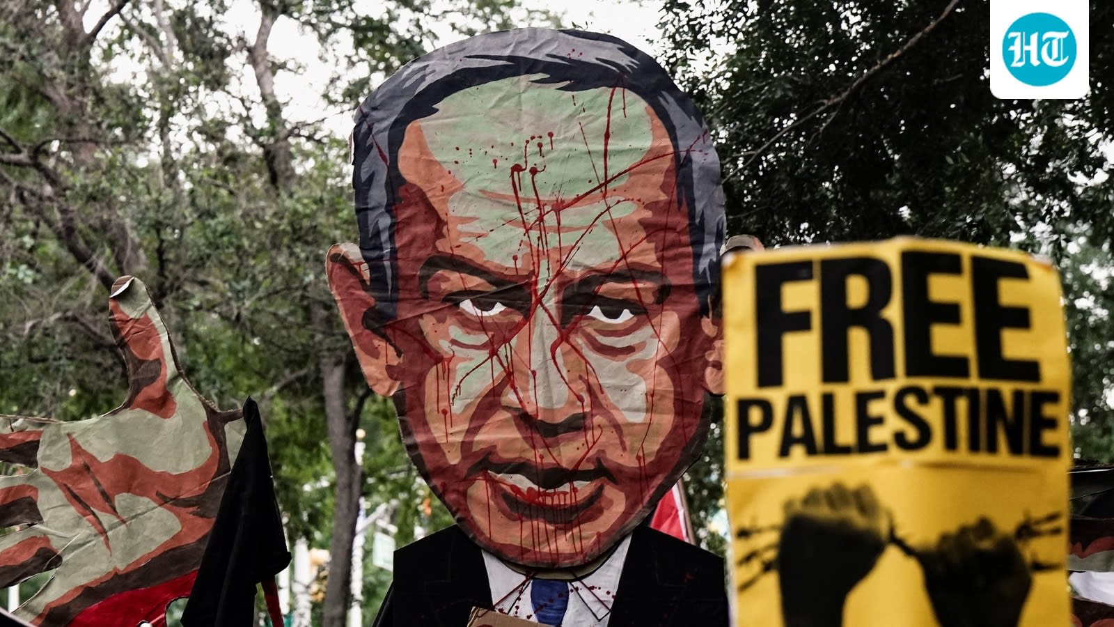 Mystery men climb out of manhole near hotel housing Netanyahu at dawn in New York: Report