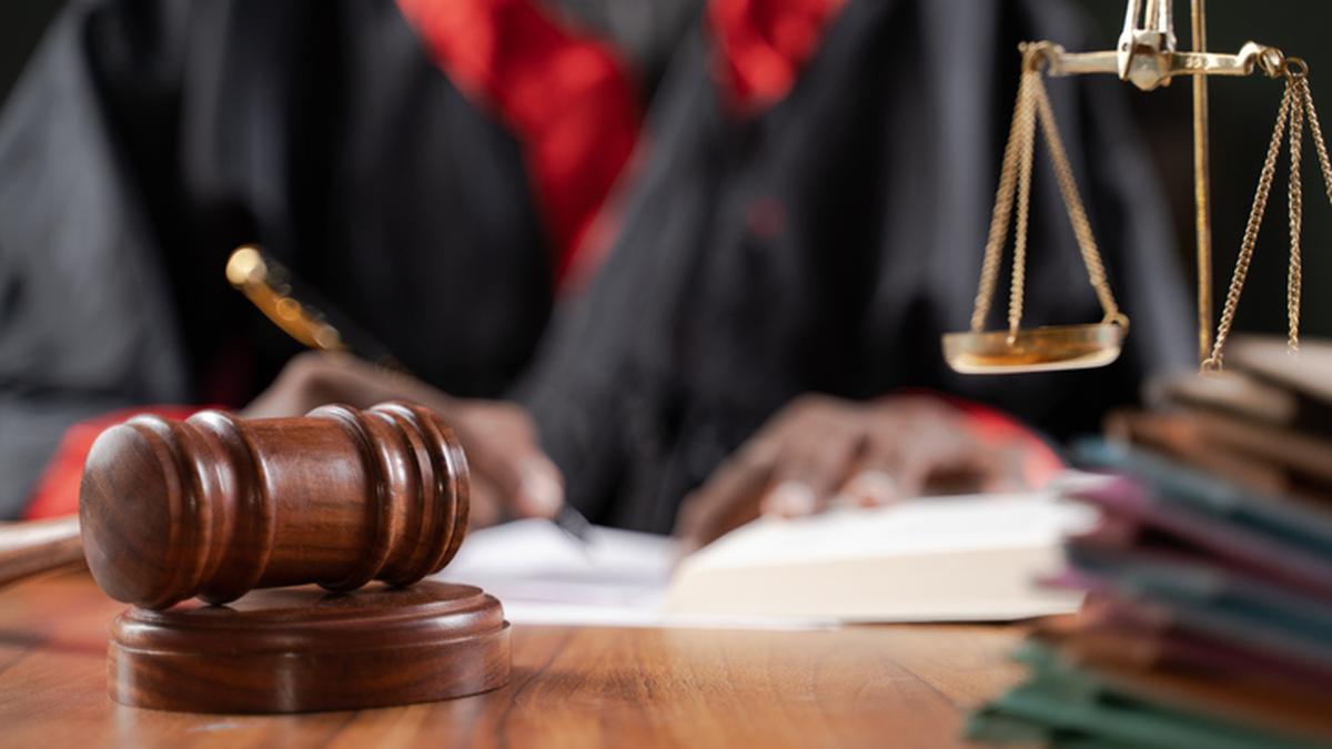 Supreme Court rejects PIL for setting up panel to examine use of Hindi as official language of apex court
