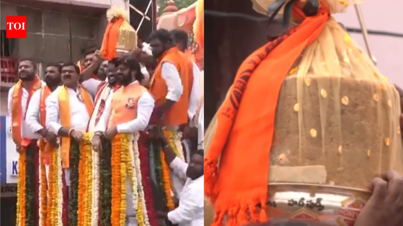 Balapur’s famous Ganesh laddu fetches record Rs 39L as visarjan festivities peak