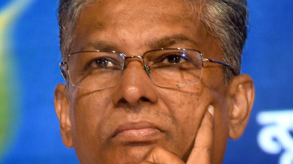 Satish Jarkiholi backs D.K. Shivakumar as Karnataka CM after 2028 polls; says he is young and will wait his turn