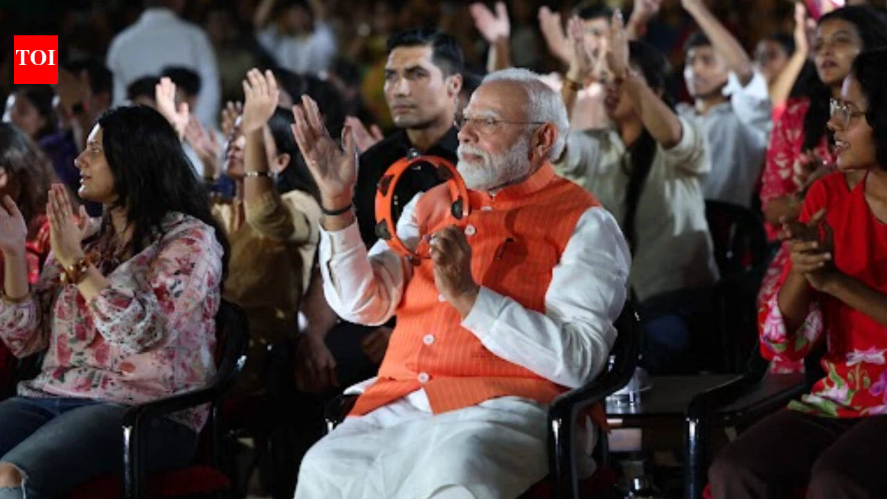Watch: PM Modi grooves at a 'bhajan clubbing' event in Delhi