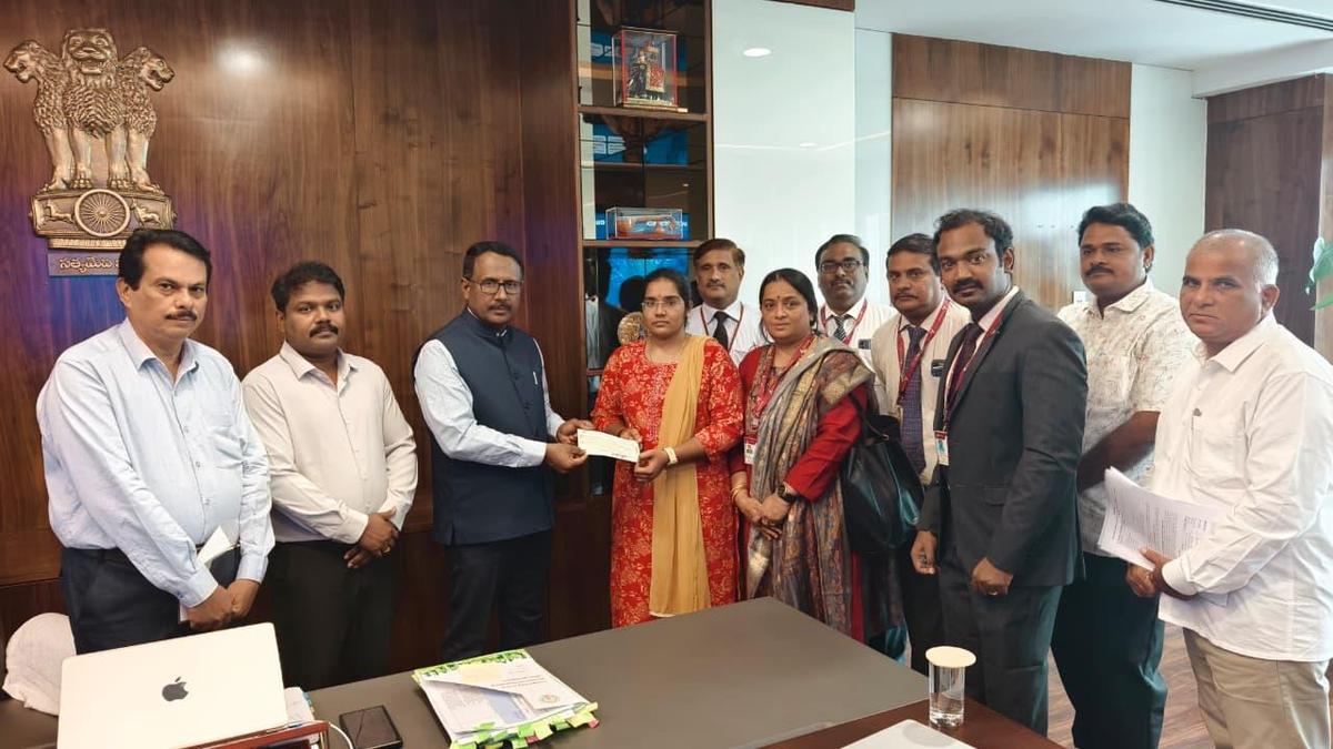 ₹33.15 lakh assistance extended to family of electrocuted APCOS worker in Mangalagiri-Tadepalli