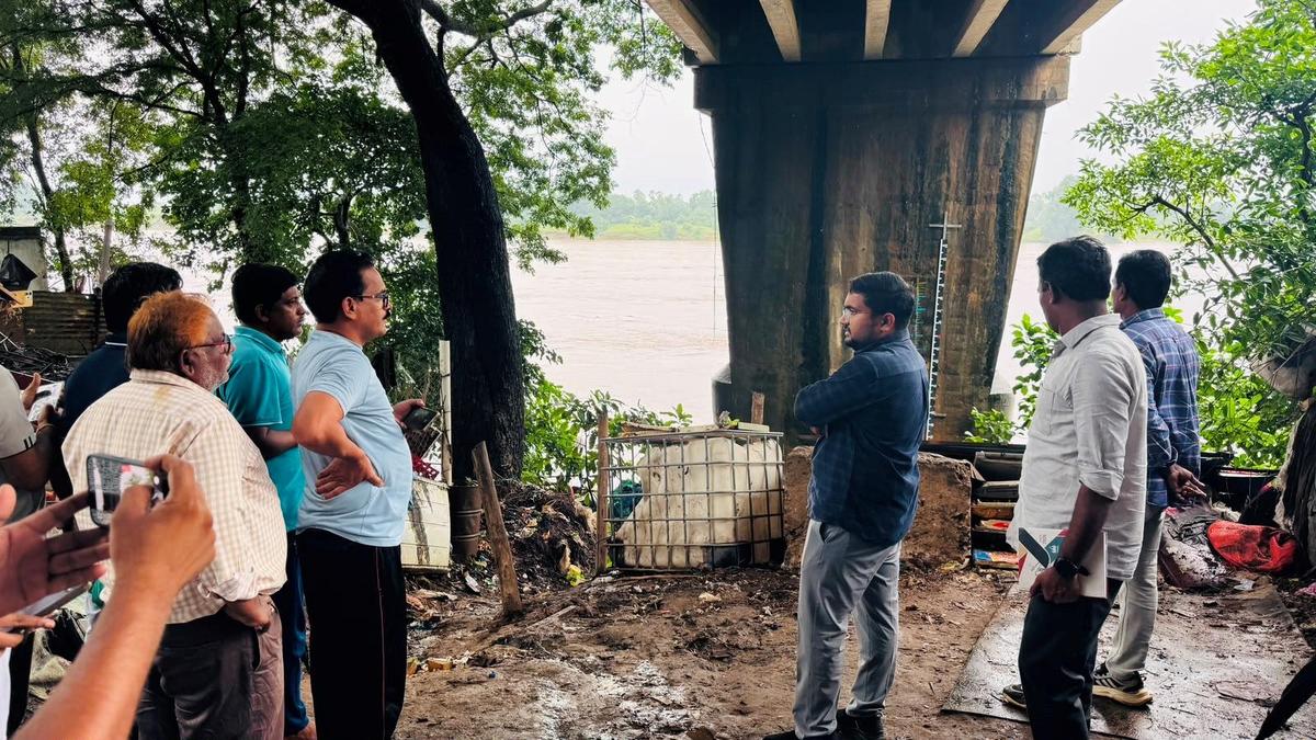 Polavaram officials sound alert as Sabari river in spate