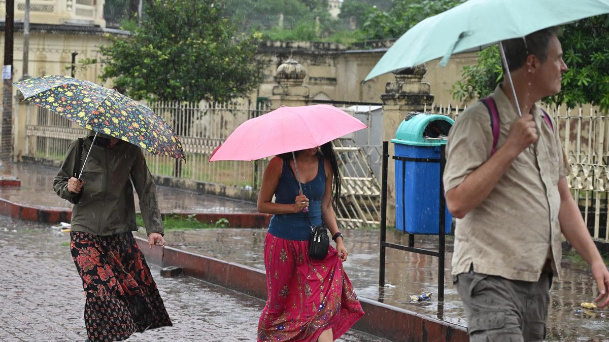 Weather updates: Red alert for Uttar Pradesh, Uttarakhand districts today; yellow alert in Delhi | LIVE