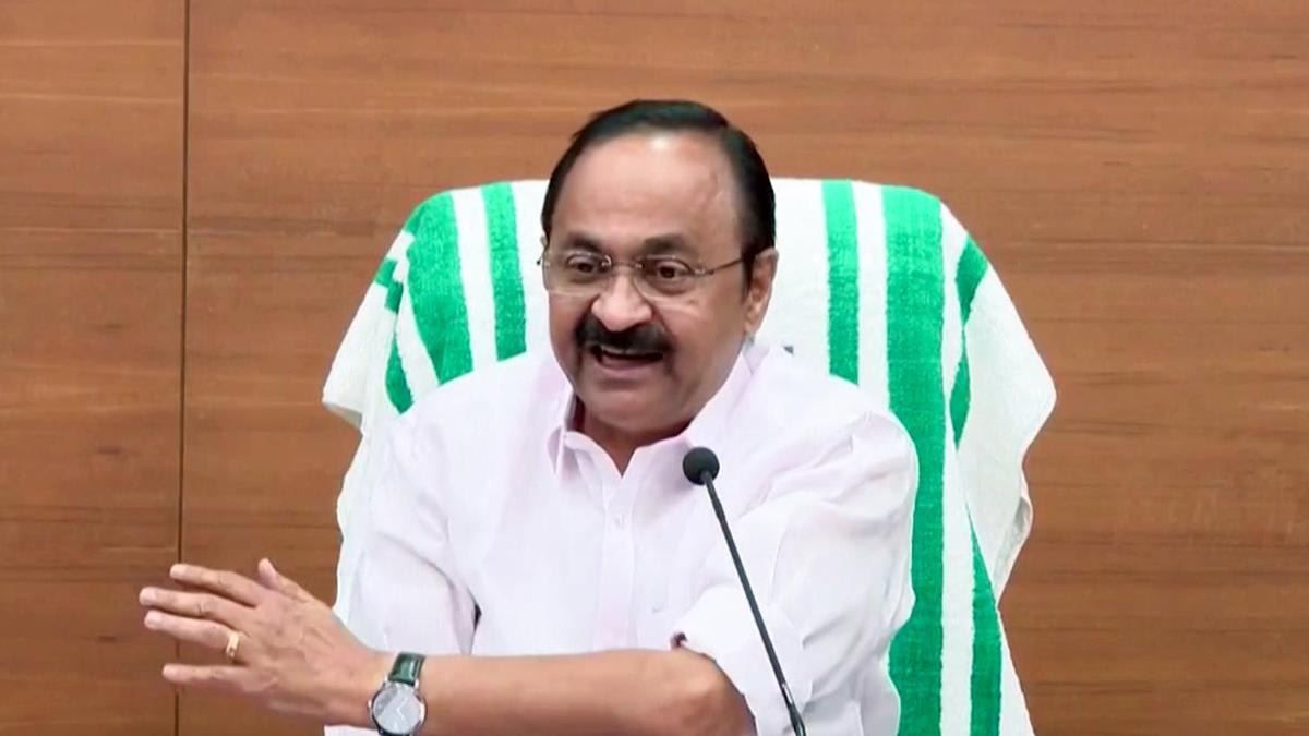 Police gag media from asking questions to CM Satheesan in Kochi, ACP cites security aspect