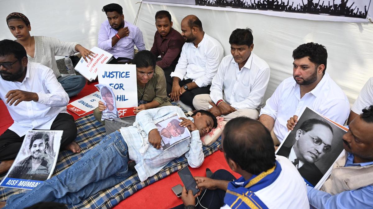 Sahil Wakode’s parents stage hunger strike at Azad Maidan, demand professor’s arrest