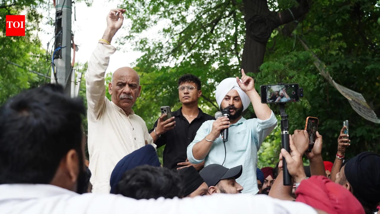 Parvesh Verma slap row: FIR against AAP's Jarnail, Saurabh Bharadwaj over cop assault