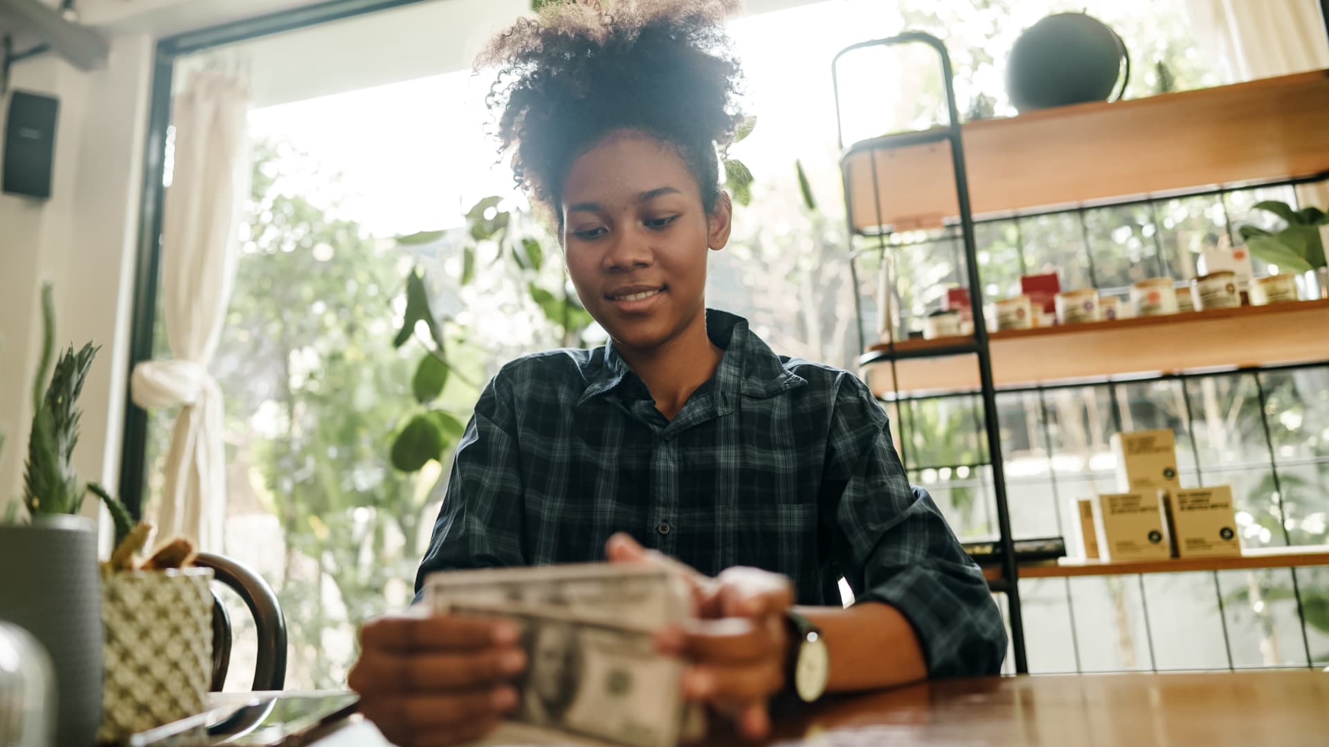 IRS sends notices on Saver's Match to taxpayers who might qualify for new benefit, worth up to $2,000