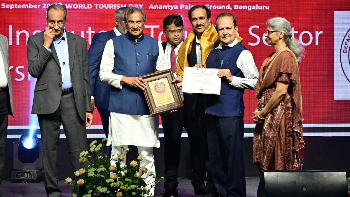 Karnatak Arts College’s Dept. of Tourism wins State Tourism Award-2026