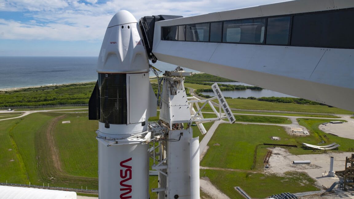 NASA has a Dragon dilemma, and there appear to be no good answers
