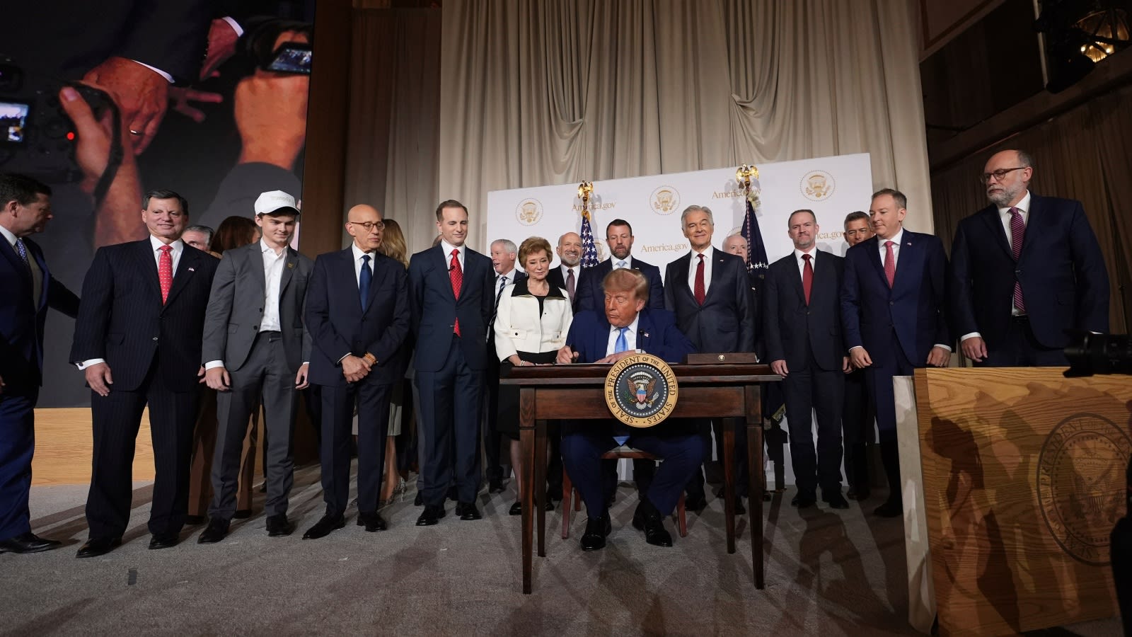 Trump, tech leaders sign 4-tier pact for AI self-regulation