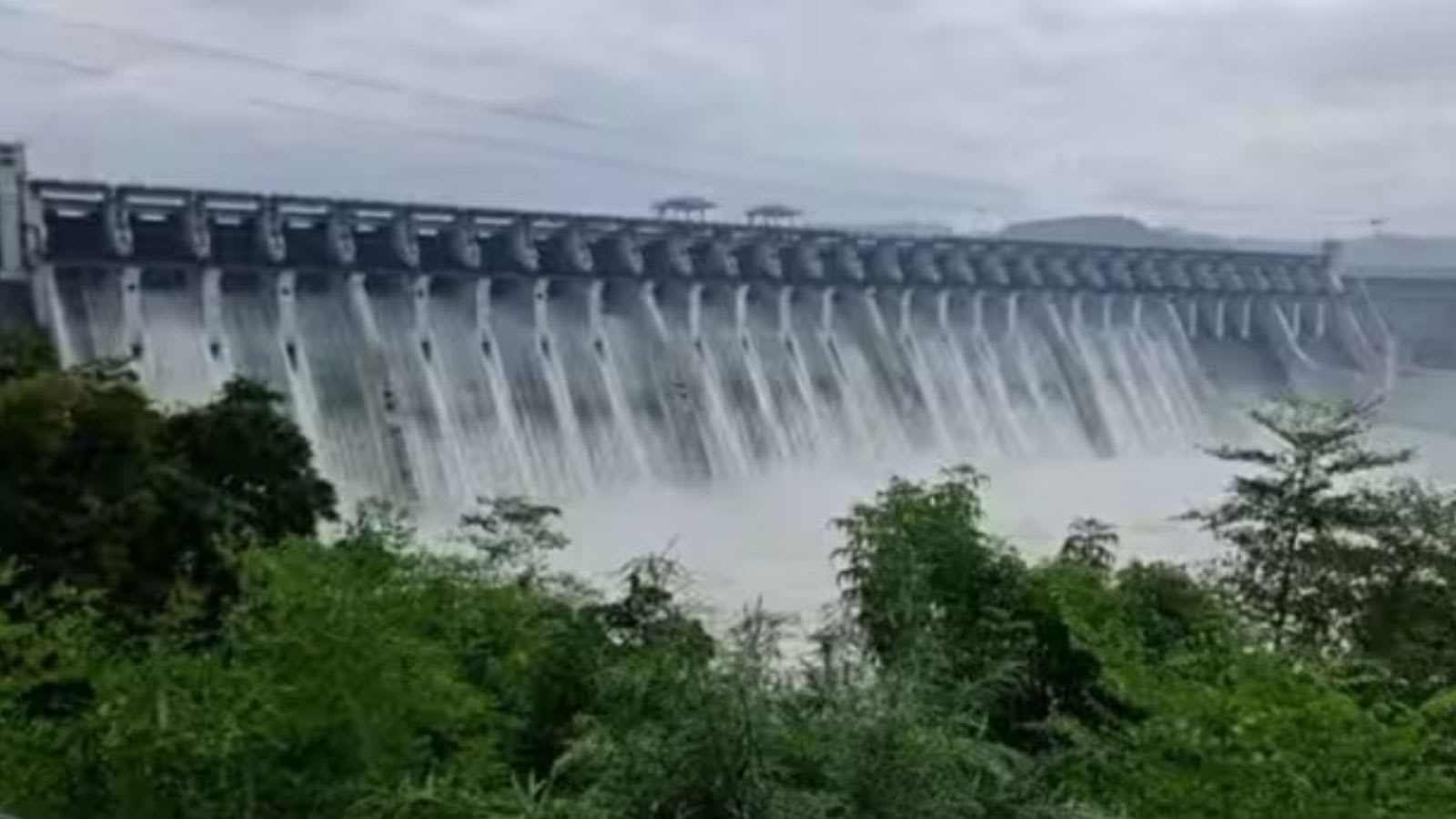 Gujarat 24% water deficit compared to  2025, but its biggest dam Narmada is full