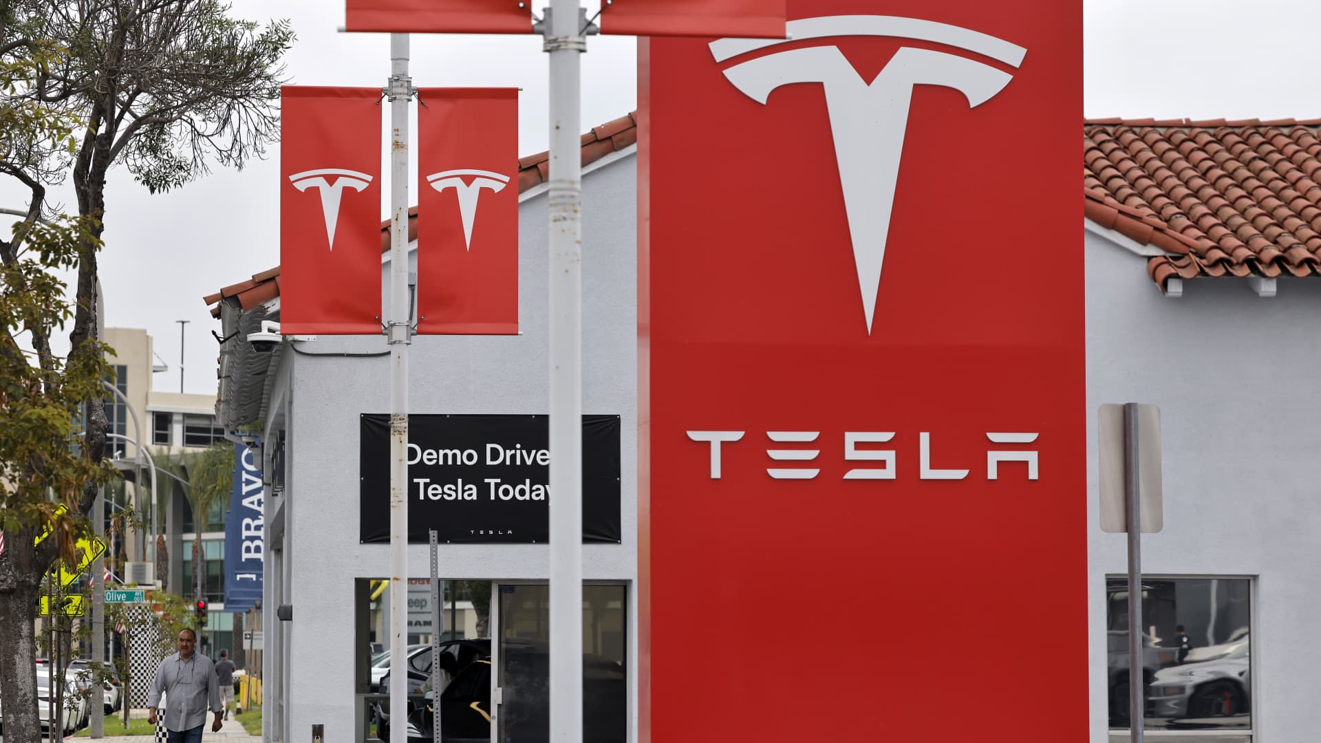 Tesla reports 486,532 vehicle deliveries for third quarter, topping expectation