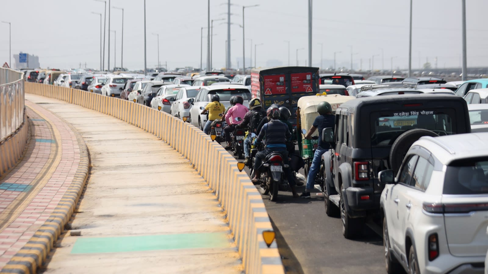 Sharp merger, outdated plan are choking Delhi’s new Barapullah flyover