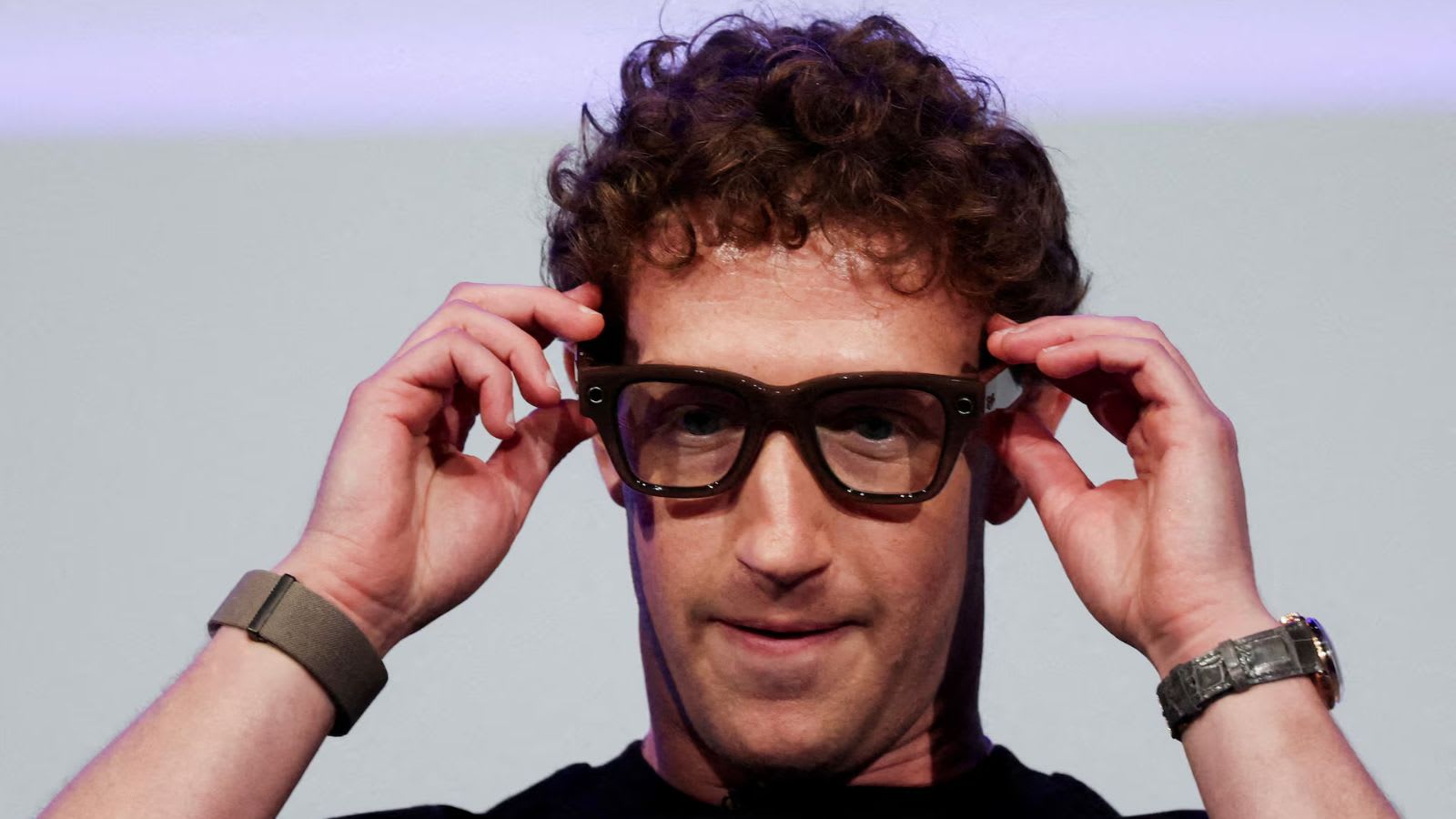 Dutch eyewear chain pauses Meta glasses sales amid privacy concerns