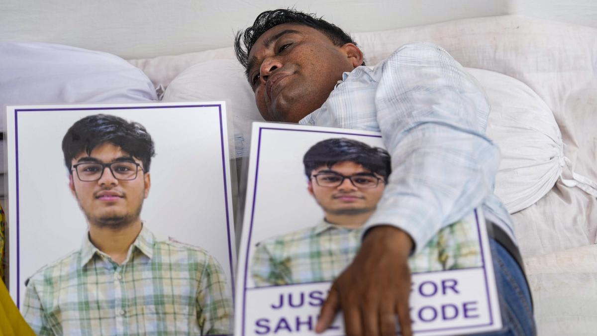 Late student Wakode's father denied permission to continue protest at Azad Maidan, plans IIT-B visit