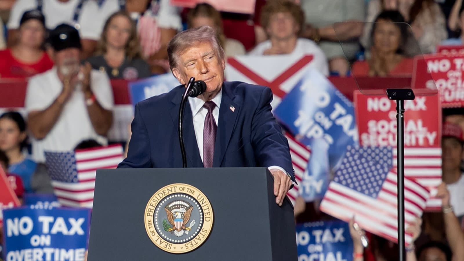 Trump to sign $5000 checks for all adults? POTUS makes big announcement ahead of midterms