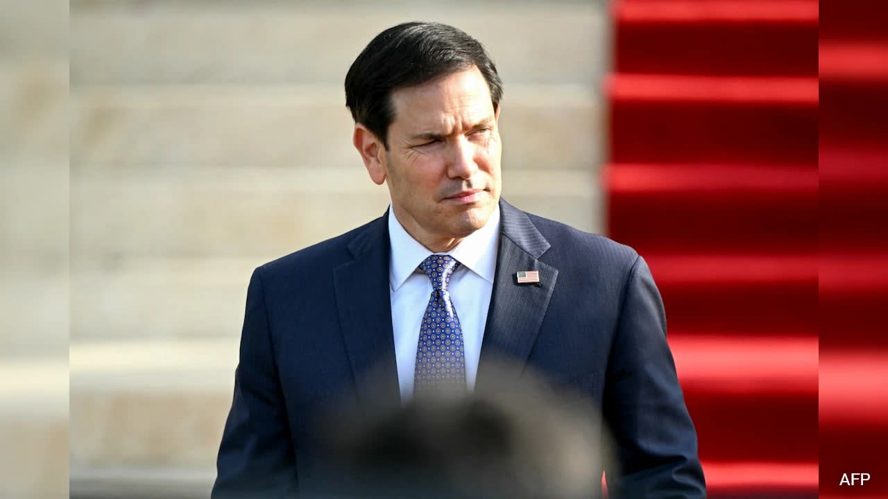 US "Kicks Out" 2 Members Of Iranian Delegation For Overstaying