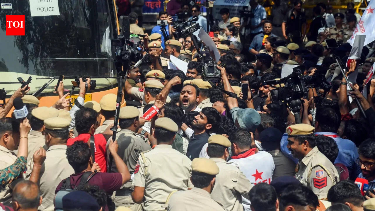 FIR lodged after 3 women journalists allege sexual harassment at Delhi protest