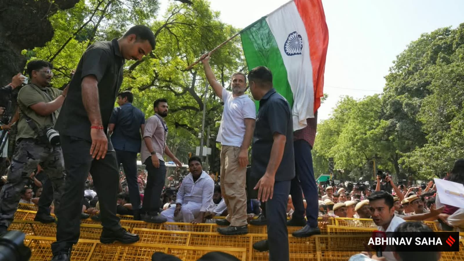 At INDIA march against Election Commission, a Rahul Gandhi move stumped cops