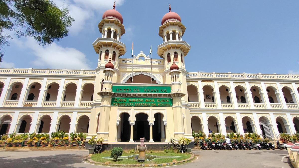 MCC receives applications pertaining to e-Khata, completion reports at grievance redressal meet