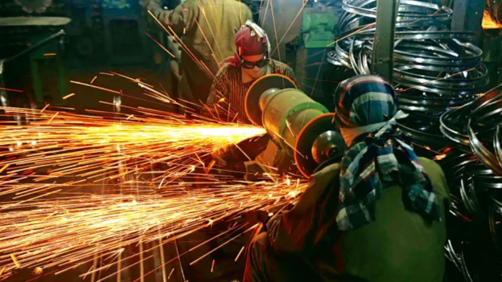 Cabinet clears Rs 10,000 crore fund to support small, medium enterprises