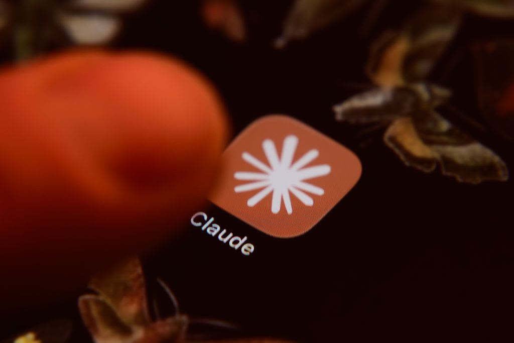 Anthropic is giving startups a free year of Claude Team and $1,000 in credits