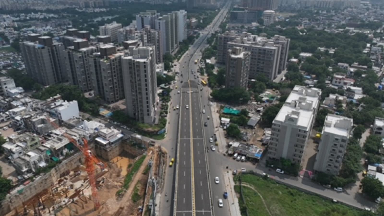 Days after launch, bridge meant to ease traffic snarls ends up causing them