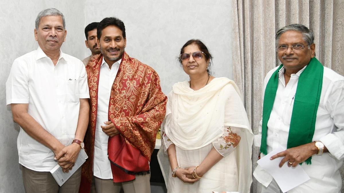 Jagan receives book on his political journey