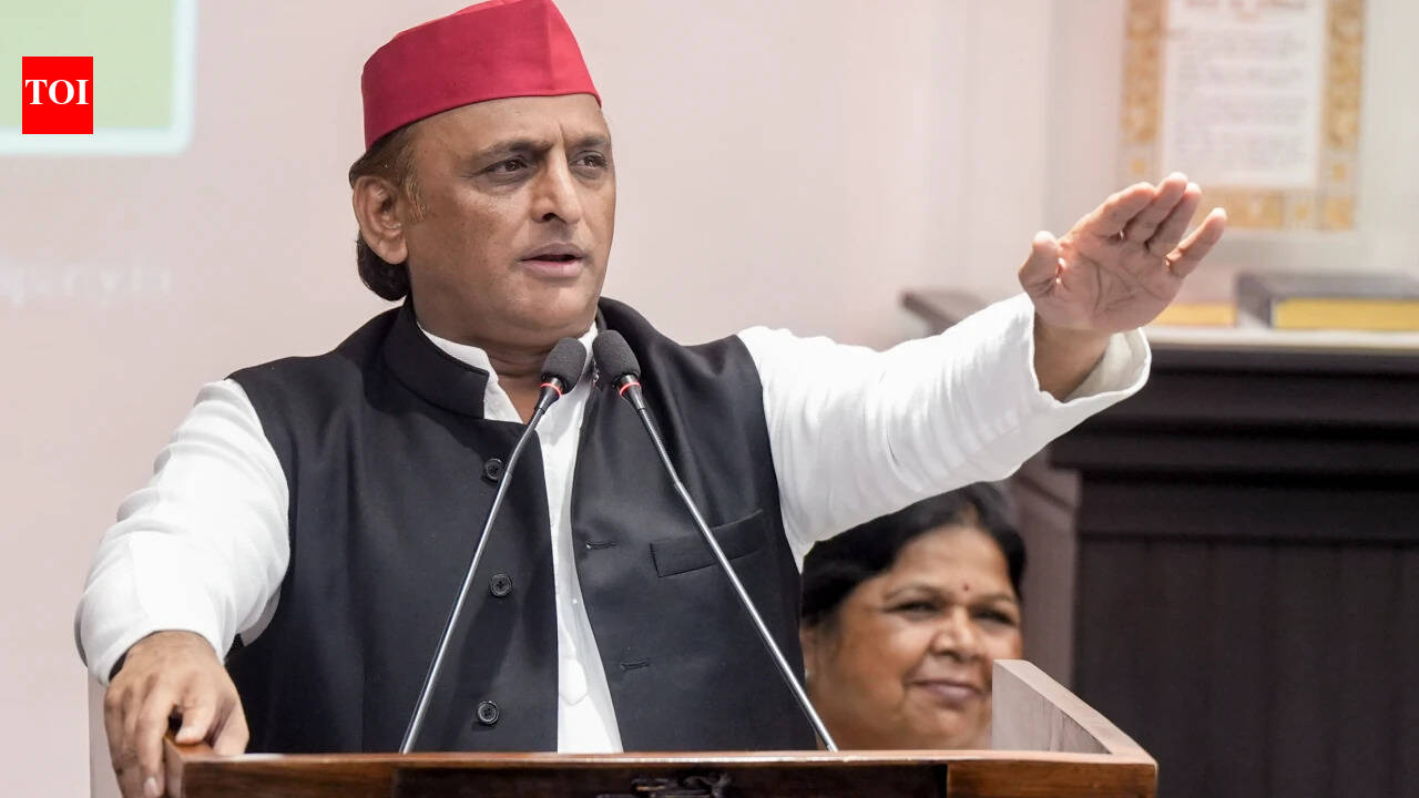 Akhilesh not invited to INDIA bloc lunch? SP chief's 'samosa' response