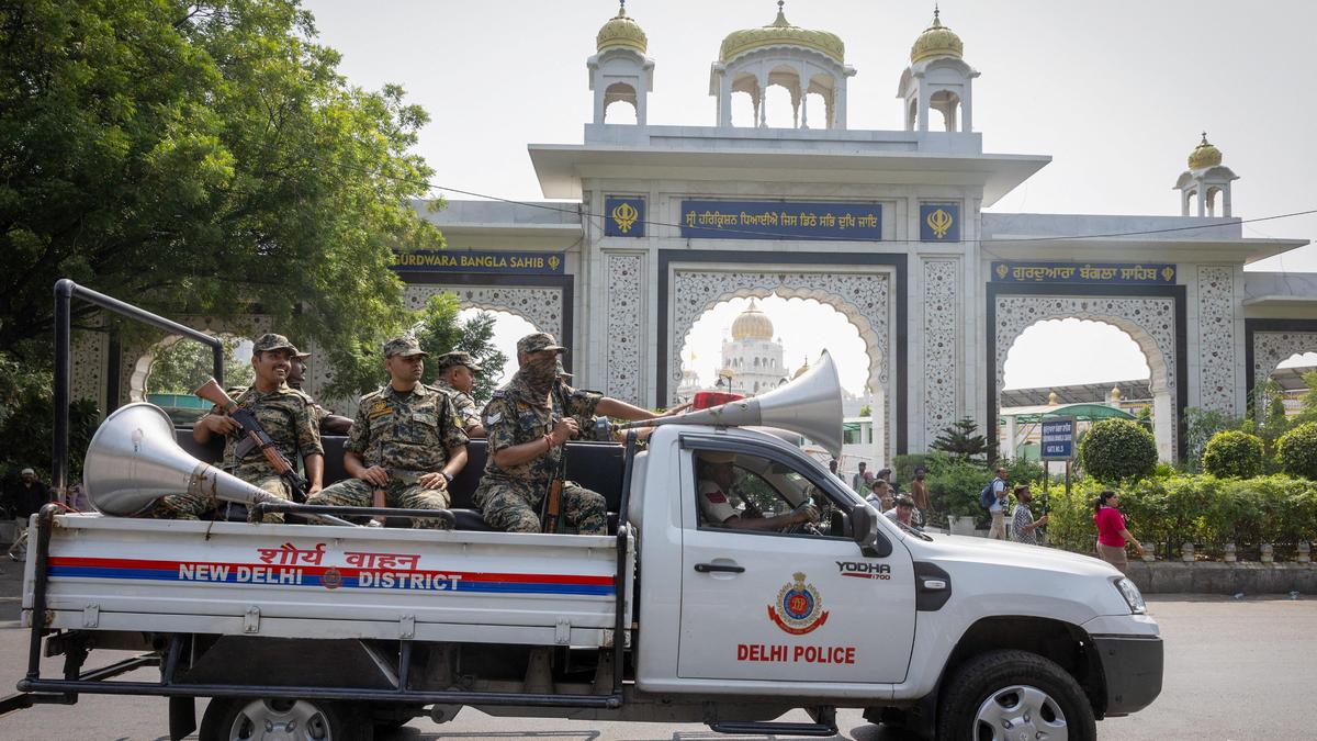 2 Delhi Police personnel, including a Pink Force member, injured during detention of protesters
