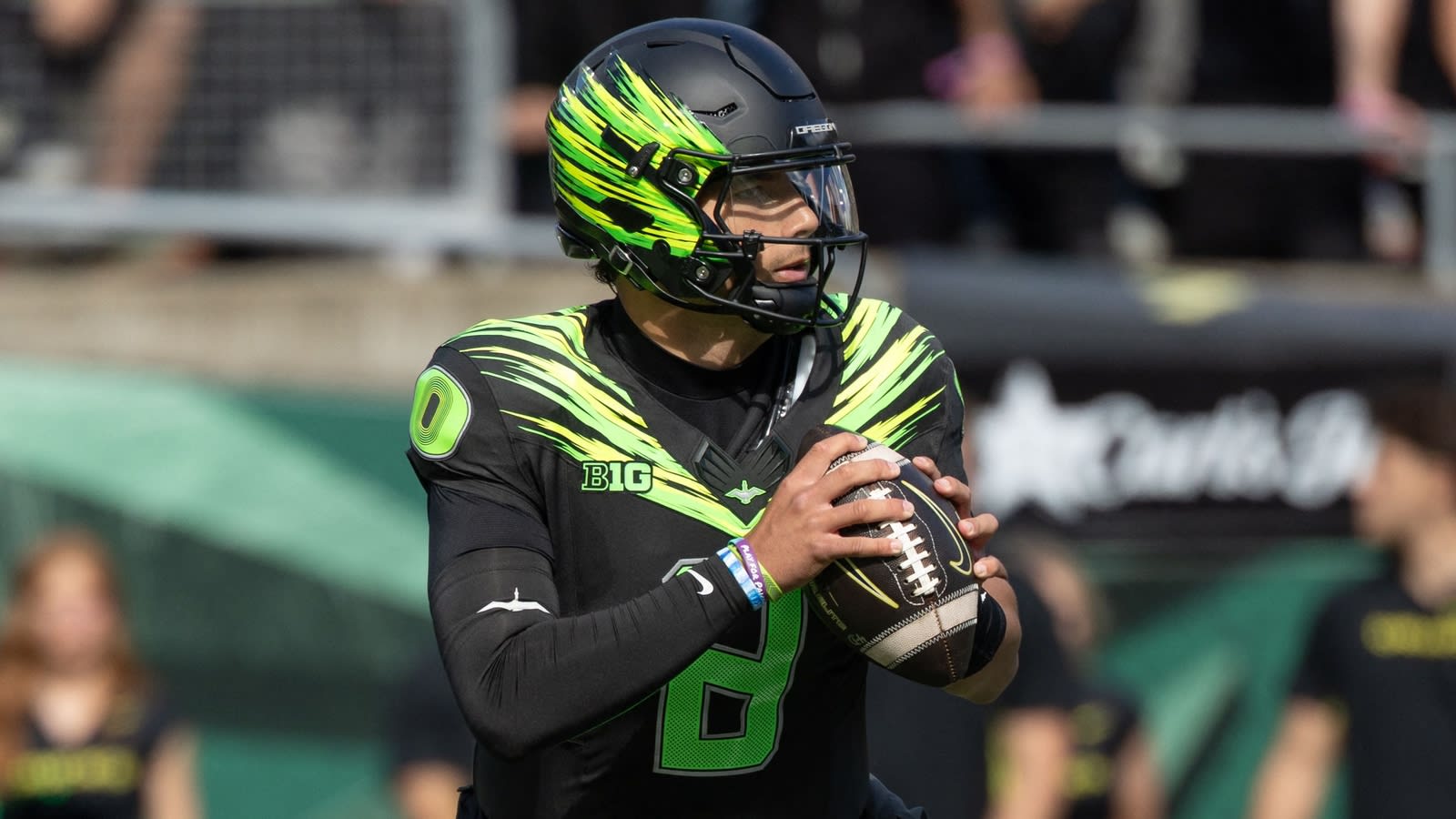 What happened to Dylan Raiola? Did he get hurt? Know why Oregon QB was benched vs UCLA