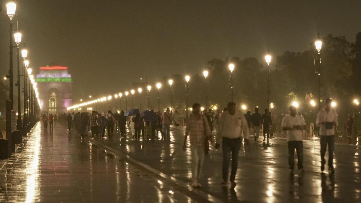 Heavy rain, thunderstorms lash Delhi; IMD issues 'red' alert