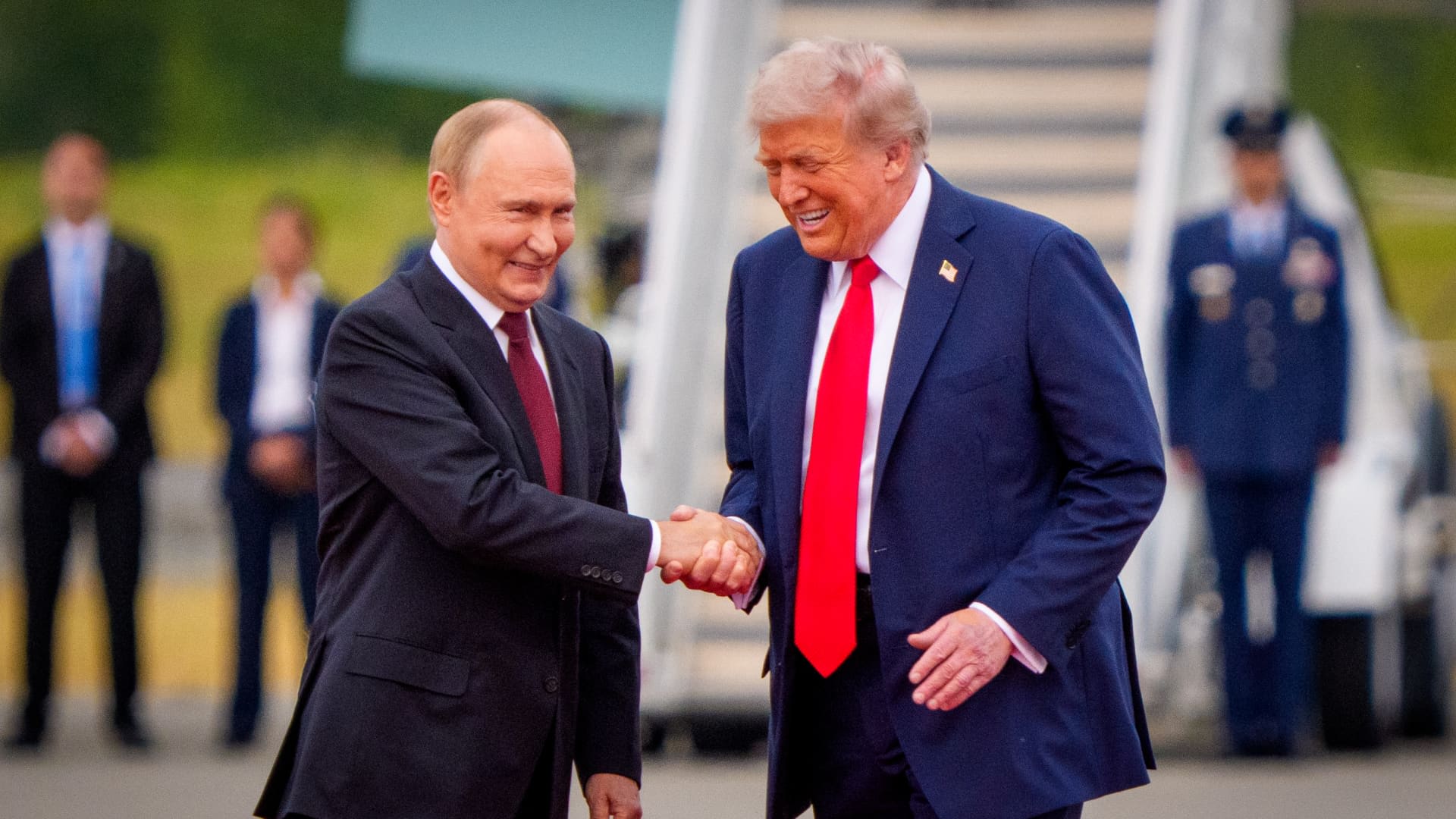 Trump turns to Russian diesel ahead of midterms, but analysts see little price relief