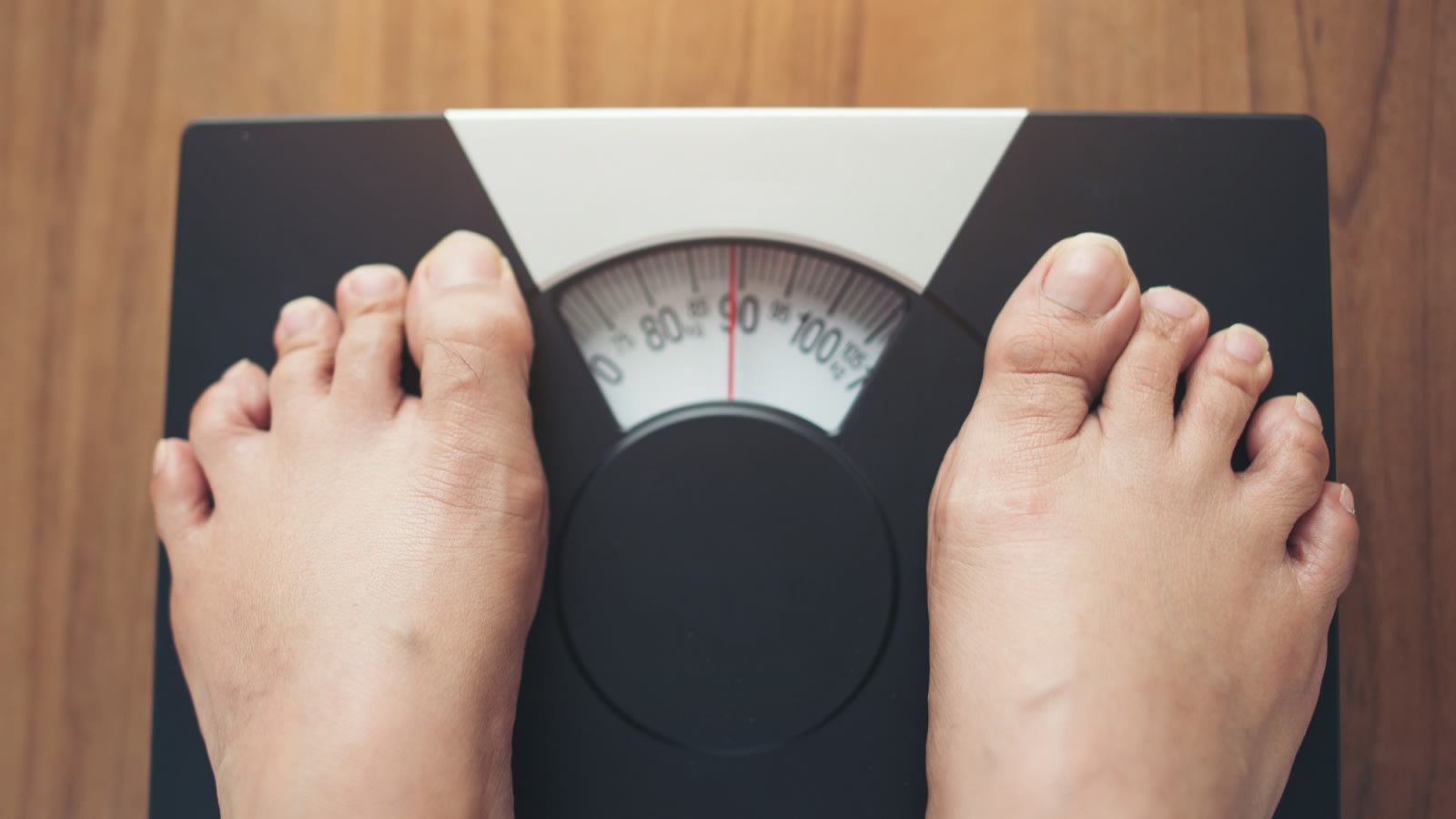 Shorter women in their 40s may burn fewer calories at rest: what this means for weight loss