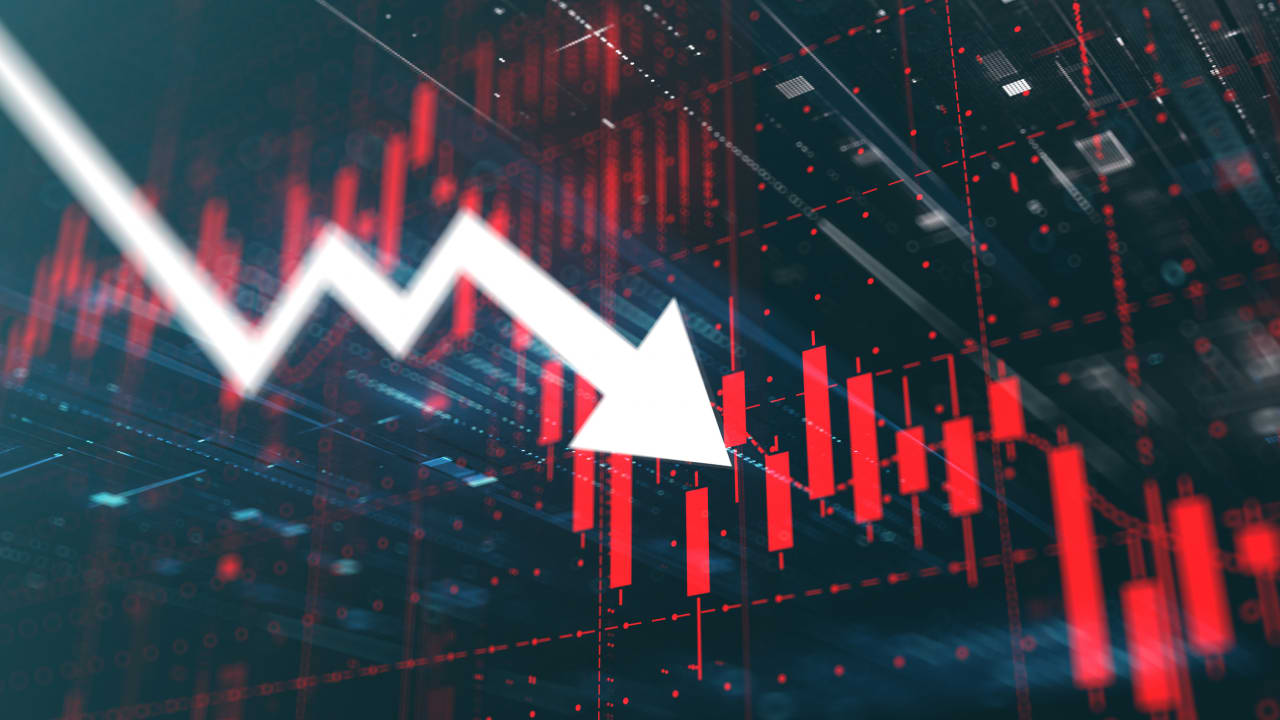 Investors are dumping AI stocks as ‘tech wreck’ worsens. Here’s where they’re turning now.