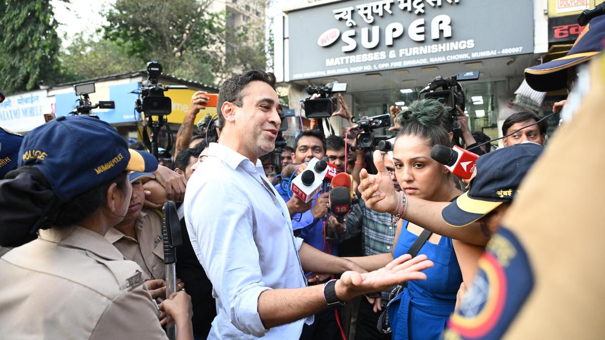 Actor Imran Khan to move HC against notice asking him to leave country for taking part in protest