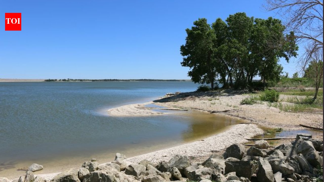 Kansas couple builds 100,000-gallon lagoon in backyard