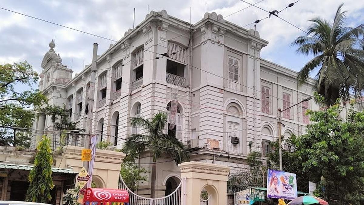 ABVP accuses Left outfits of defacing Vivekananda poster at Presidency University; probe panel formed