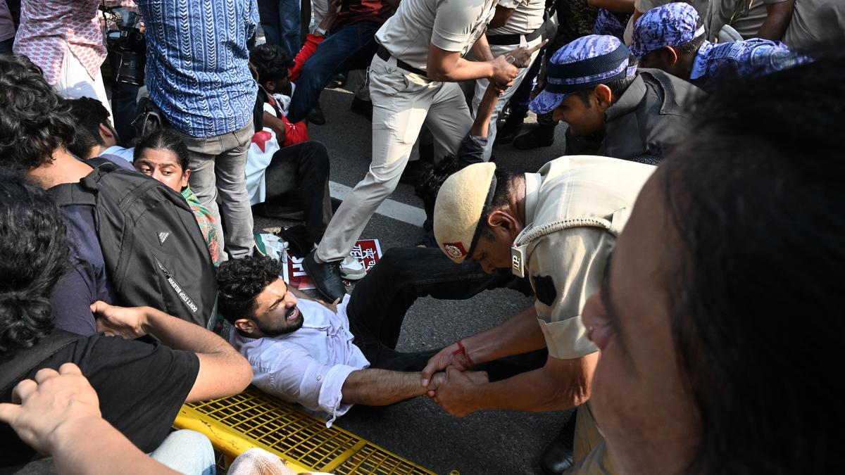 Anti-CEC protest: Delhi Police registers at least 10 FIRs against right-wing members over assaults on protesters