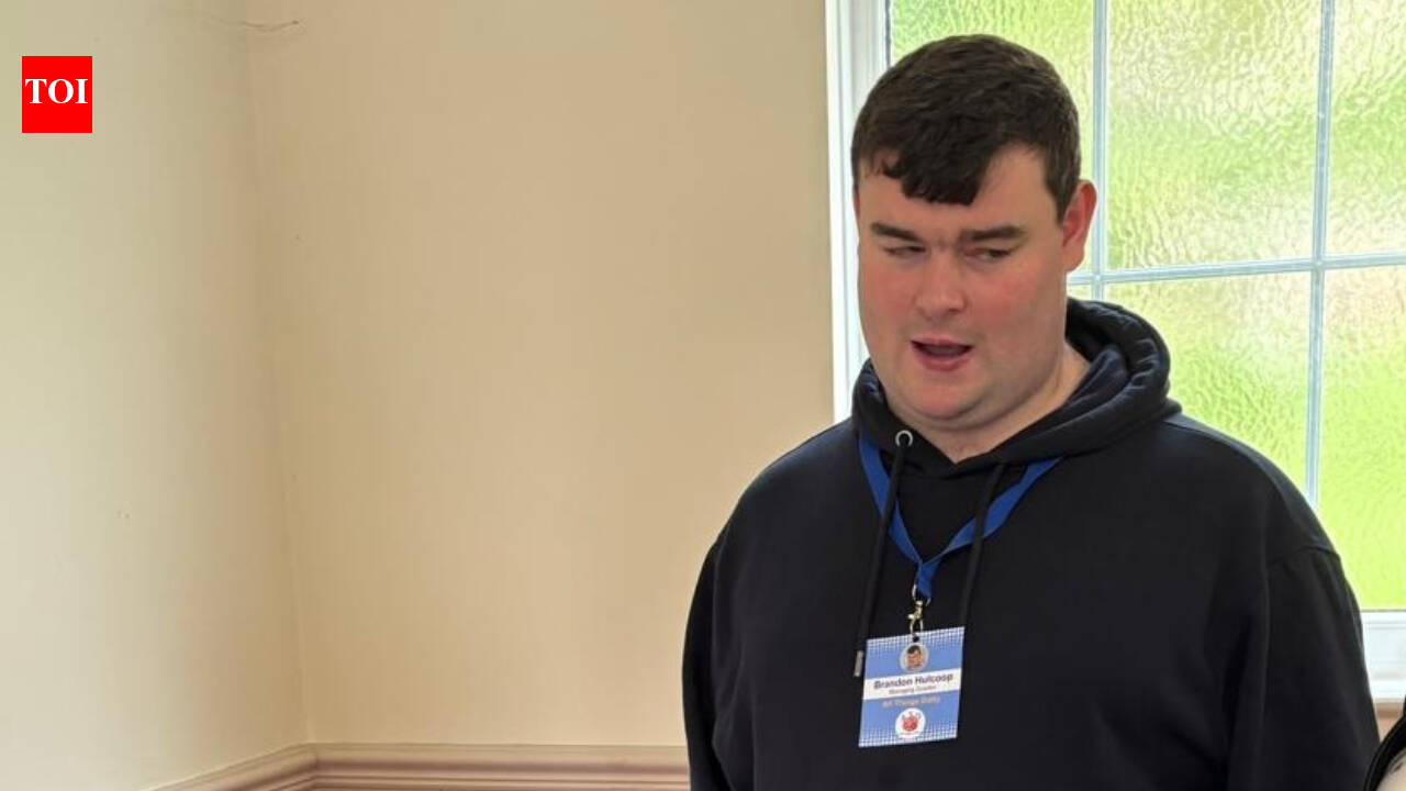 Blind UK man rejected from 1,000 jobs builds business, wins King’s Trust award