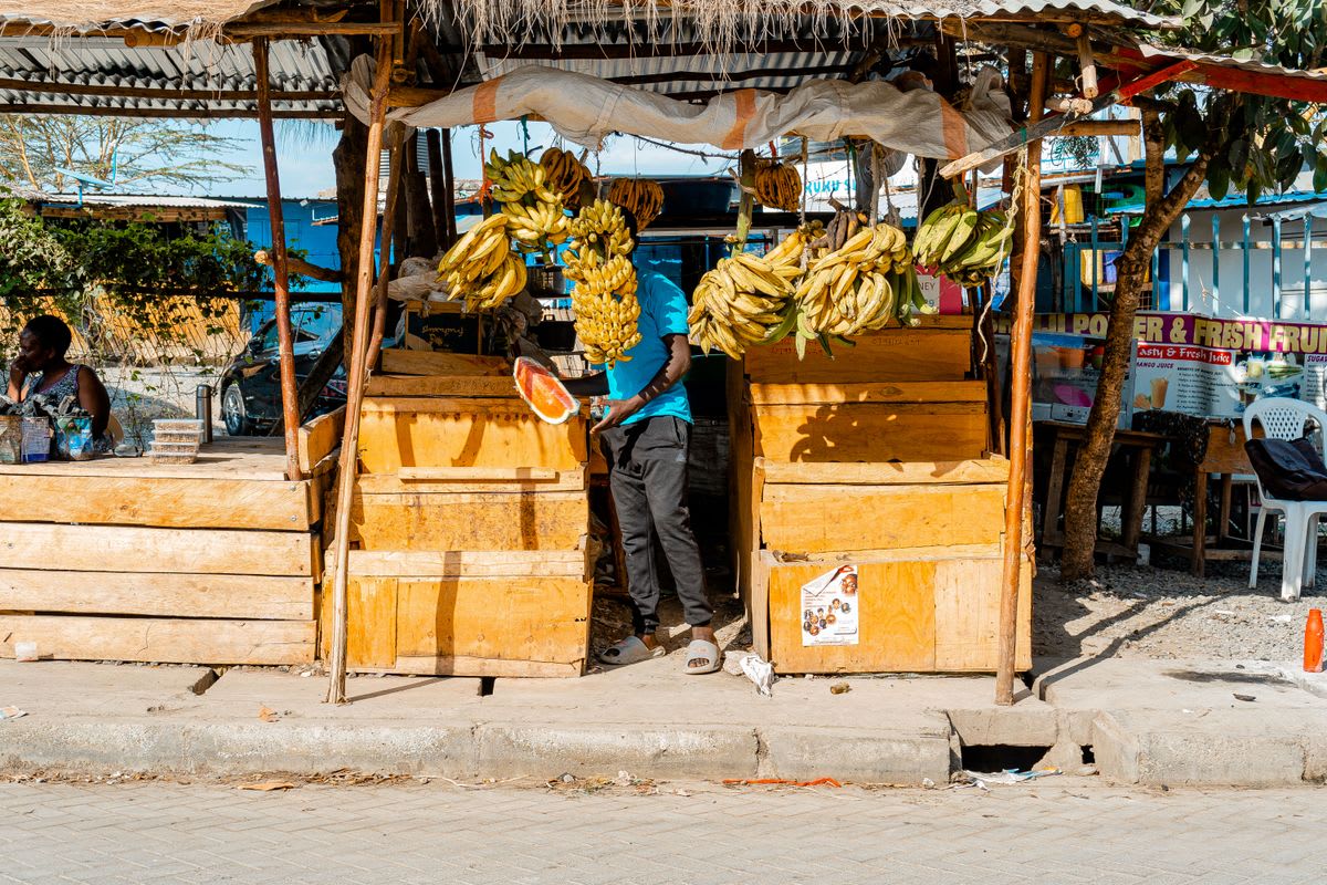 People at a Kenyan market