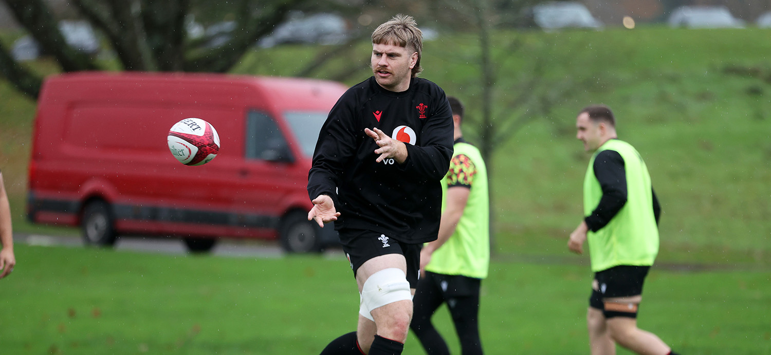 Dragon News : Wainwright Switches To Six Against Japan
