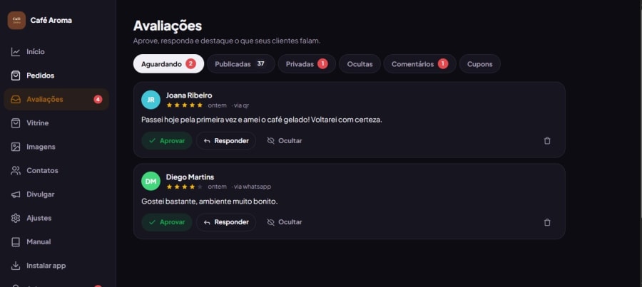 Tela de avaliações no tema escuro com abas Aguardando, Publicadas, Privadas, Ocultas, Comentários e Cupons e botões Aprovar, Responder e Ocultar