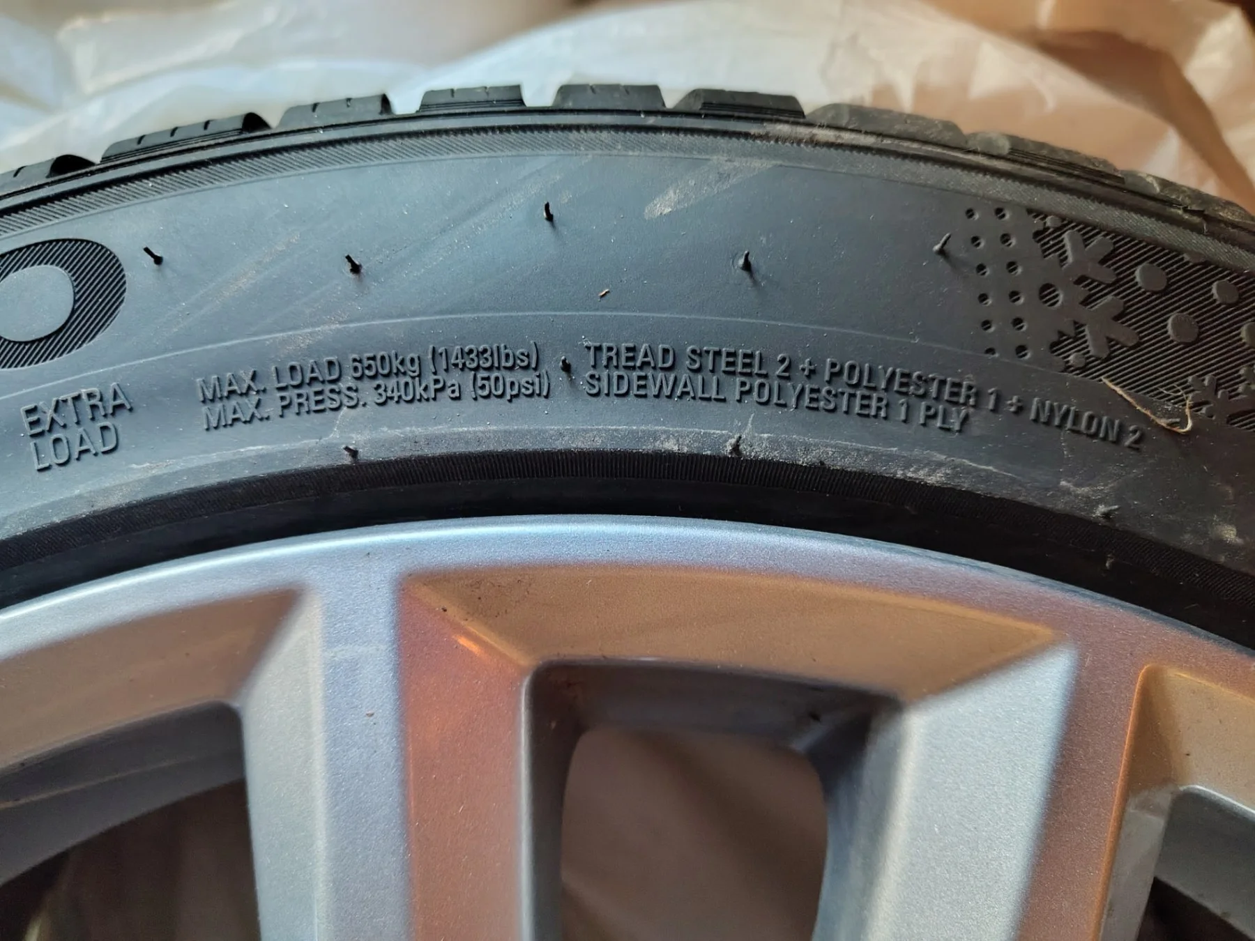 Winterreifen inkl. Felgen 215/45 R18 93V – Foto 2