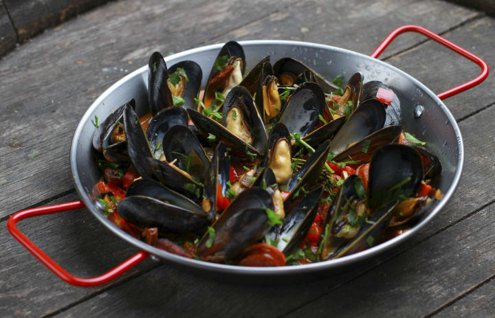 Mussels with Chorizo and White Wine Recipe