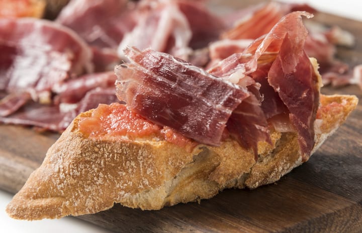 Bread with Tomato and Jamón Recipe