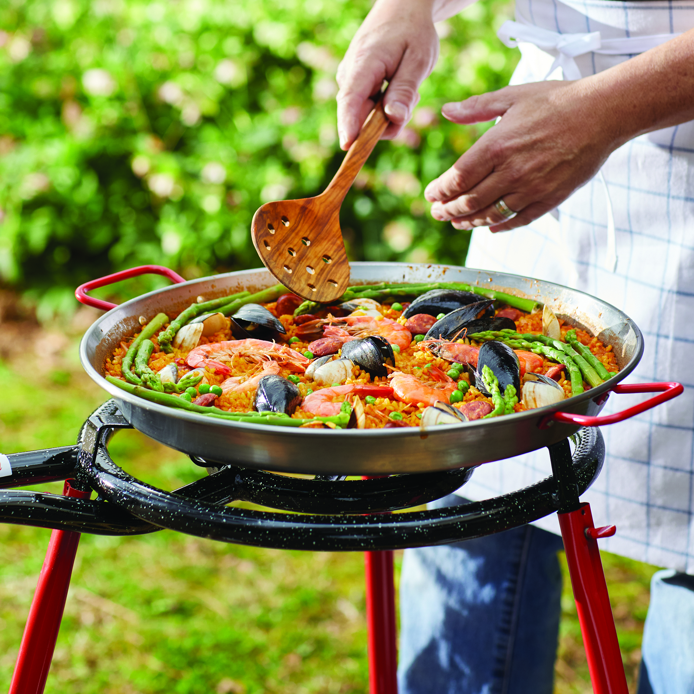 Large Flat Frying Pan or Skillet for Paella or Jambalaya on Gas